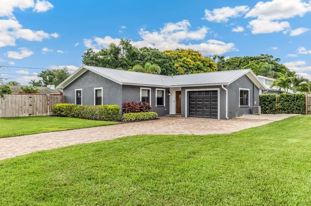 4727 Flatbush Ave, Sarasota, FL 34233