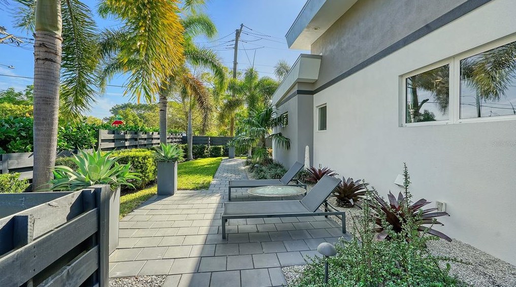 2390 Bay St, Sarasota, FL 34237