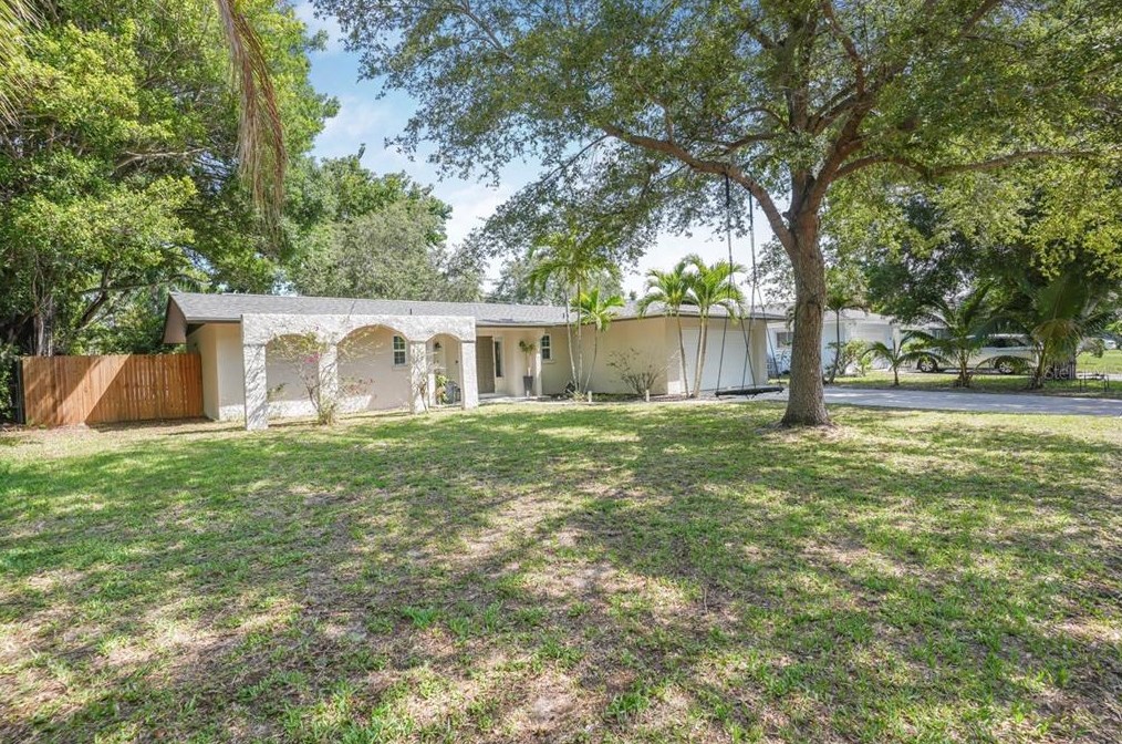 135 Adair Ave, Sarasota, FL 34243