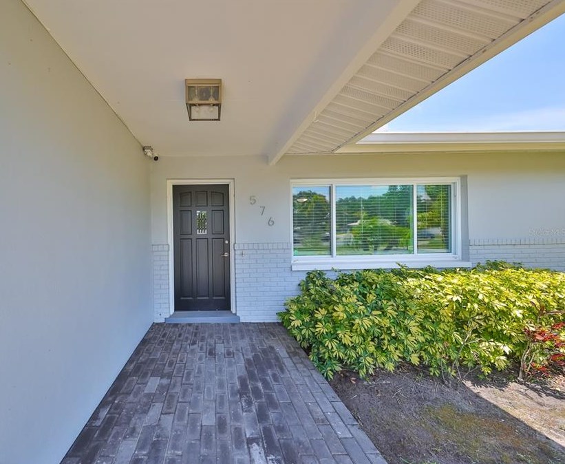 576 Seacrest Dr, Largo, FL 33771