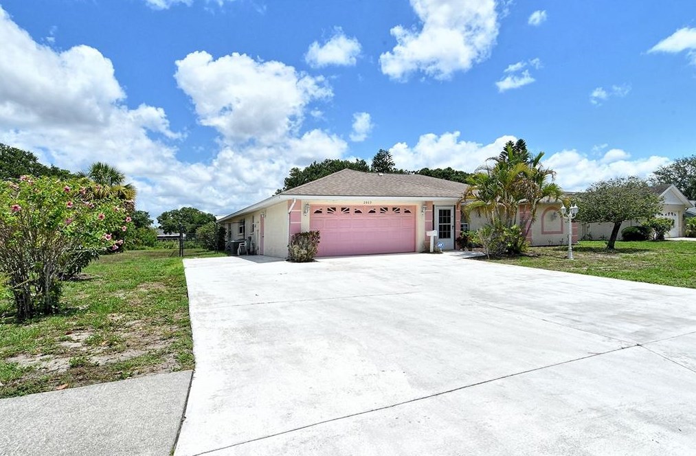 2863 Lockwood Meadows Blvd, Sarasota, FL 34234