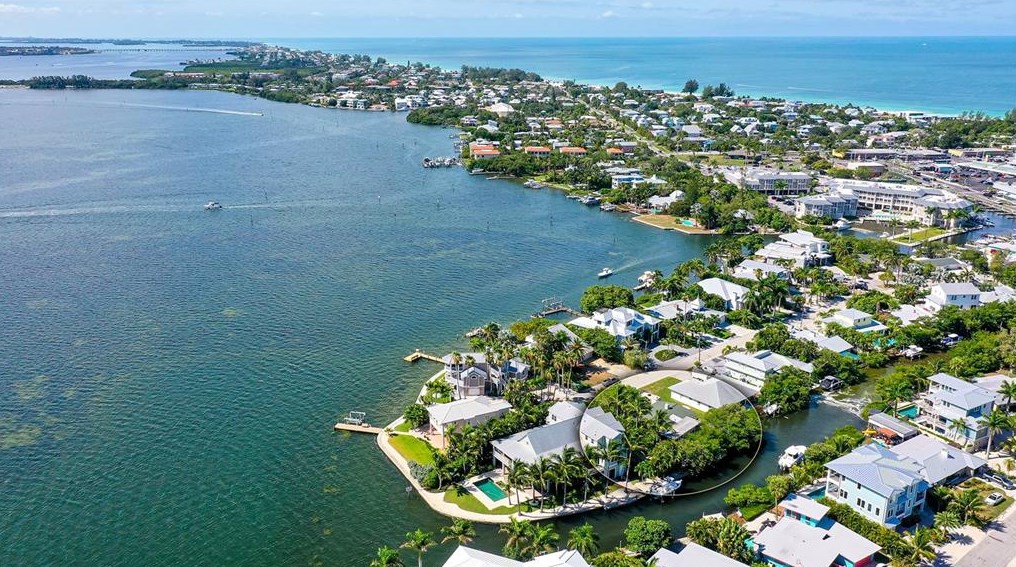 524 56th St, Holmes Beach, FL 34217