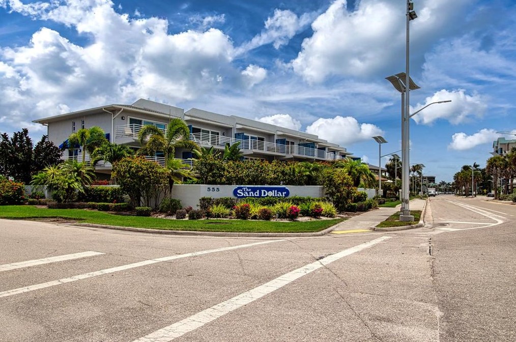 555 Benjamin Franklin Dr #3, Sarasota, FL 34236