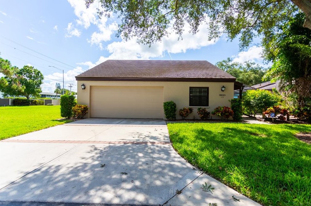 3830 Glen Oaks Manor Dr, Sarasota, FL 34232