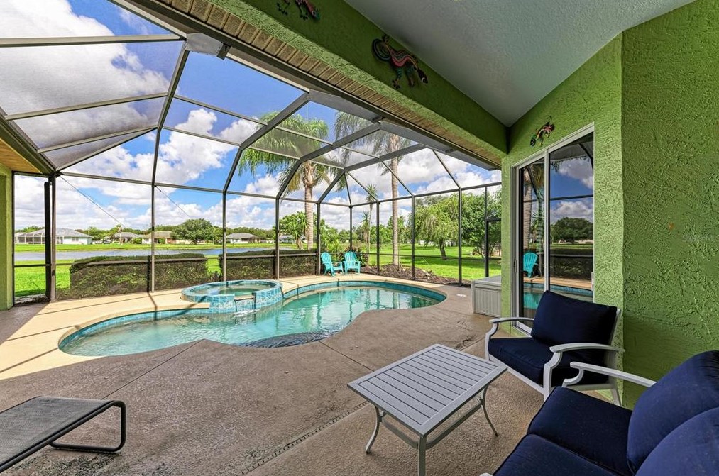 208 147th St, Bradenton, FL 34212-2908