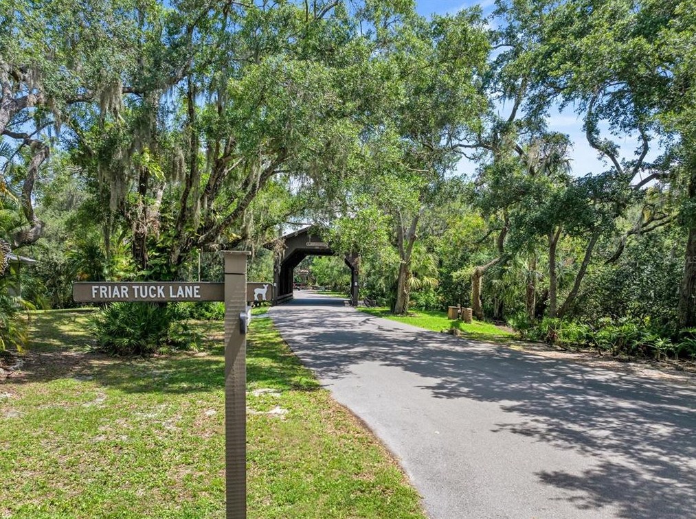 4596 Friar Tuck Ln, Sarasota, FL 34232