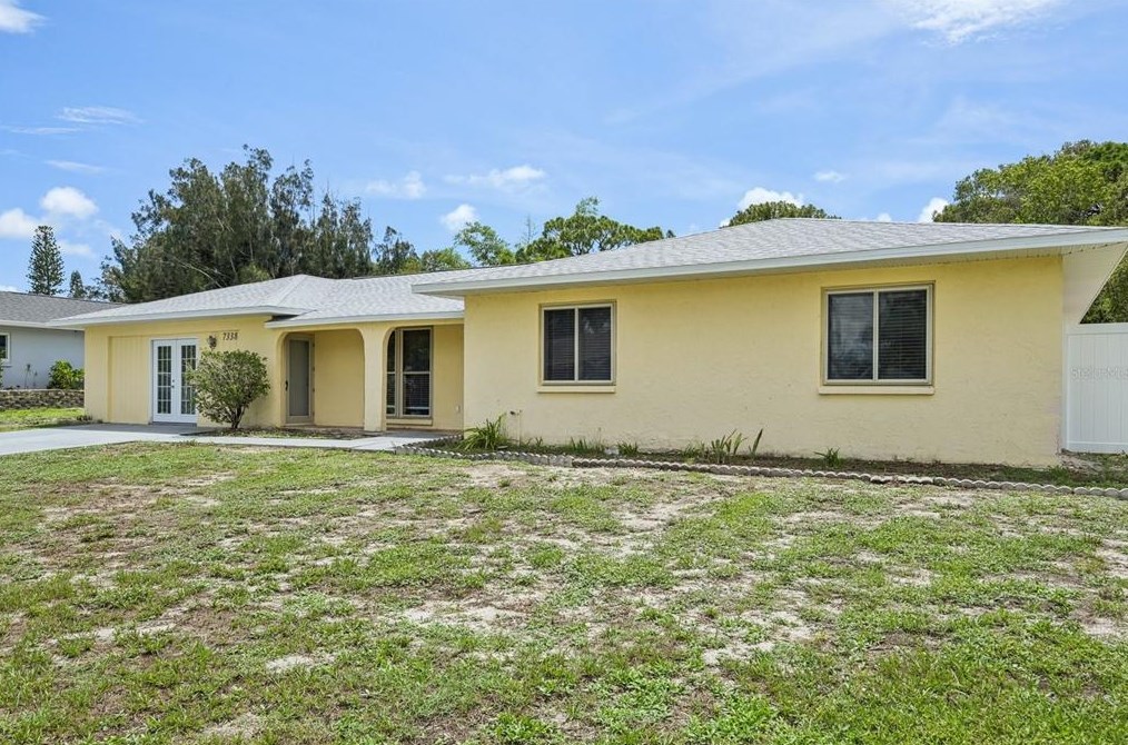 7338 Uranus Dr, Sarasota, FL 34243