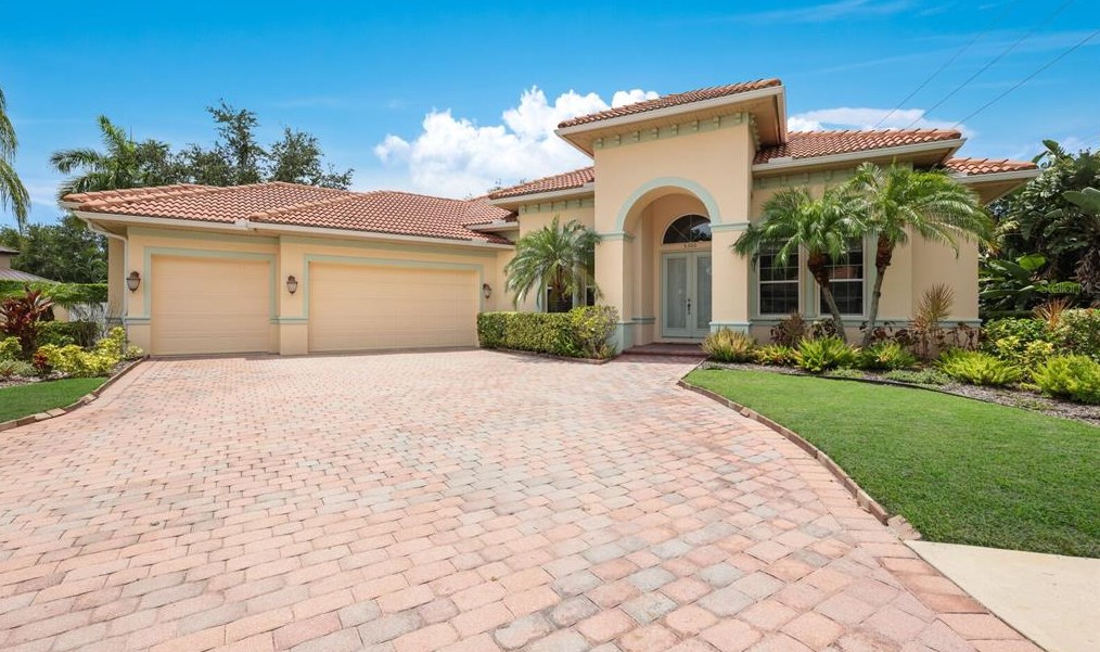 5300 Nathaniel Pl, Sarasota, FL 34233