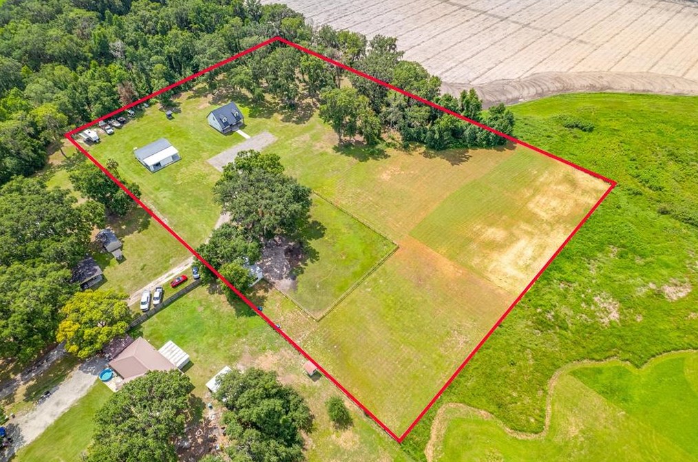 673 Half Mile Rd, Plant City, FL 33565