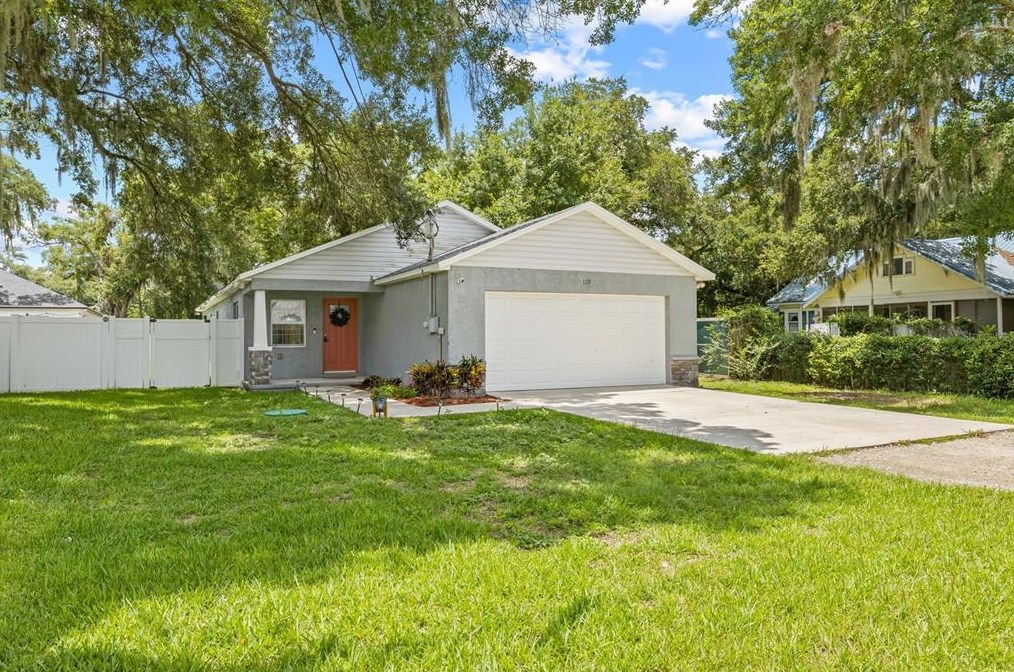 109 Henry Ave, Plant City, FL 33563