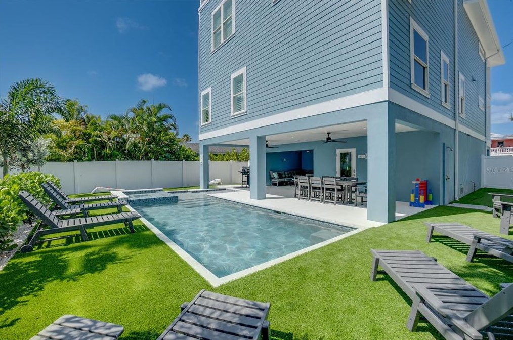 2102 Avenue B, Holmes Beach, FL 34217