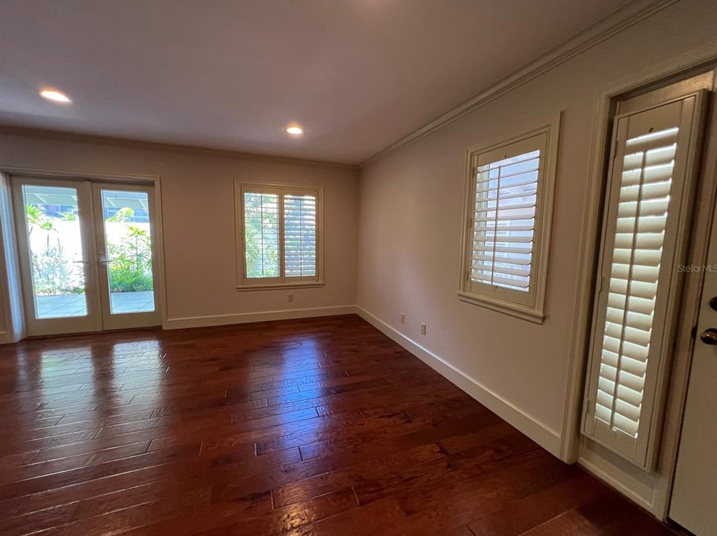 1695 Hyde Park St, Sarasota, FL 34239-2138