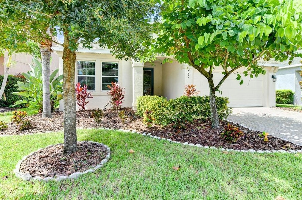 4247 Adelaar Dr, Sarasota, FL 34240