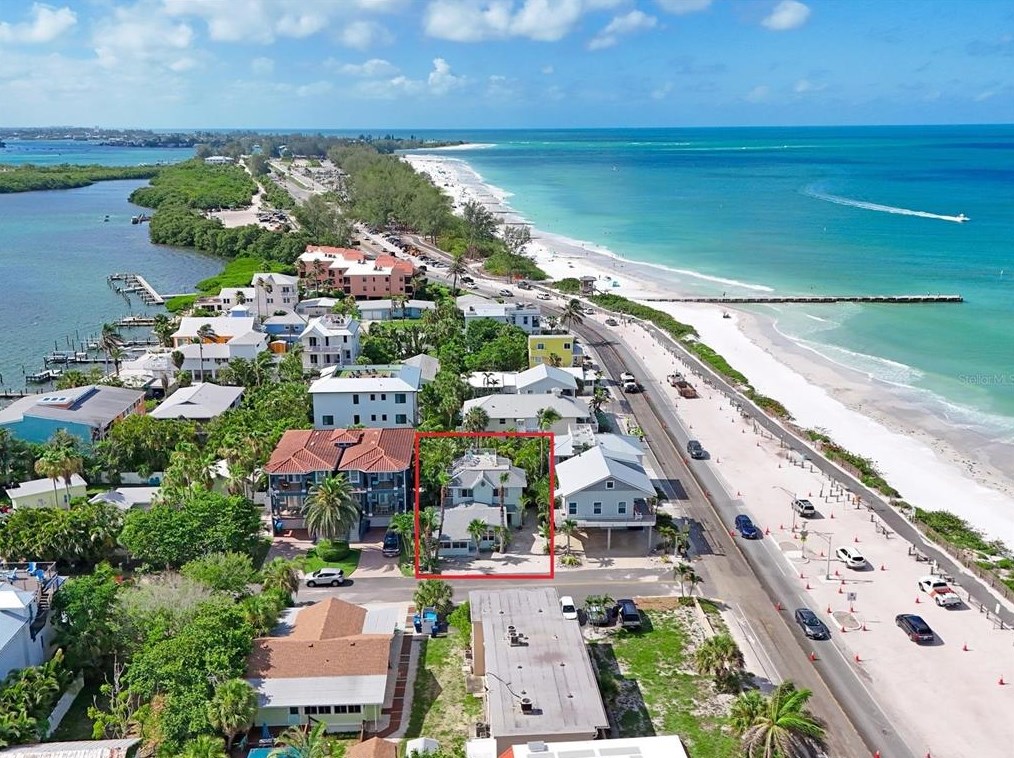 103 11th St S, Bradenton Beach, FL 34217