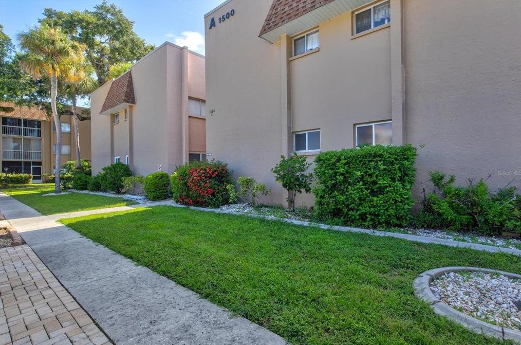 1500 Glen Oaks Dr E #111, Sarasota, FL 34232