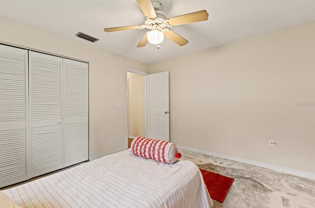 4959 80th Avenue Cir, Sarasota FL  34243-4916 exterior