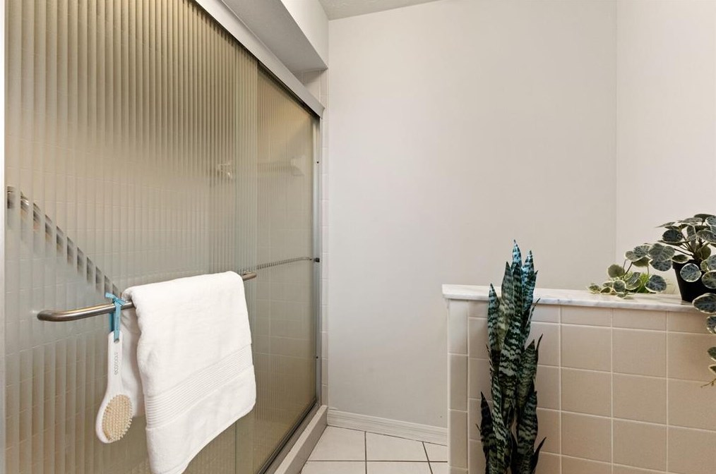 4959 80th Avenue Cir, Sarasota FL  34243-4916 exterior