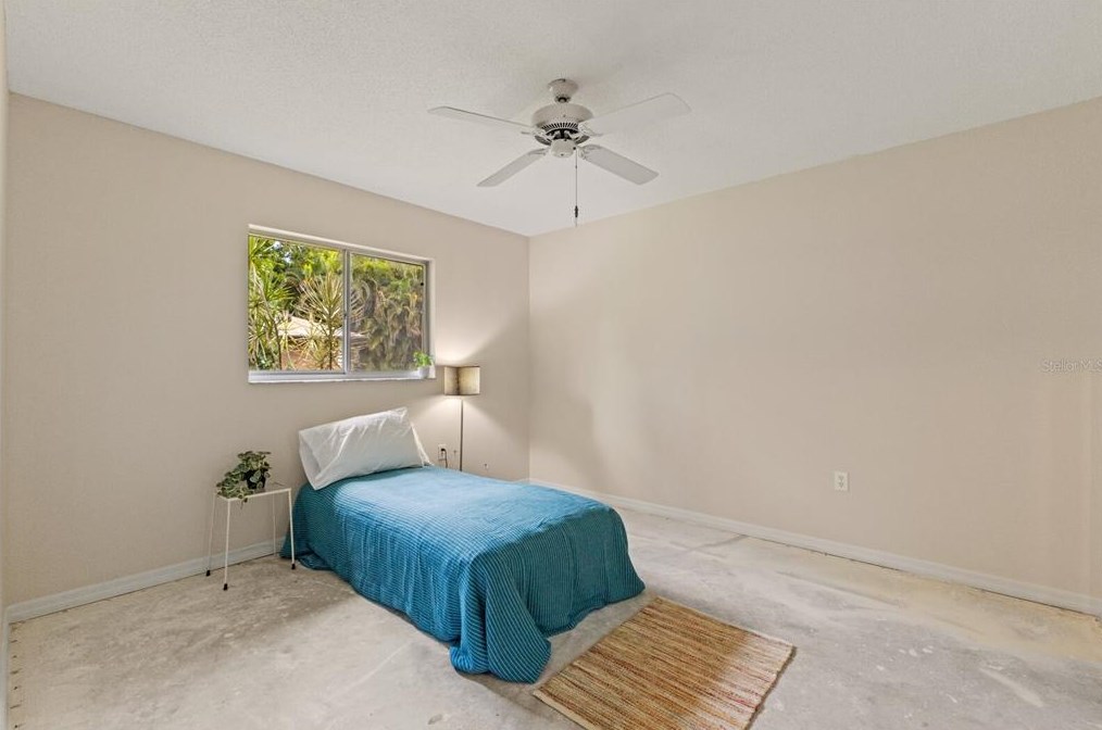 4959 80th Avenue Cir, Sarasota FL  34243-4916 exterior