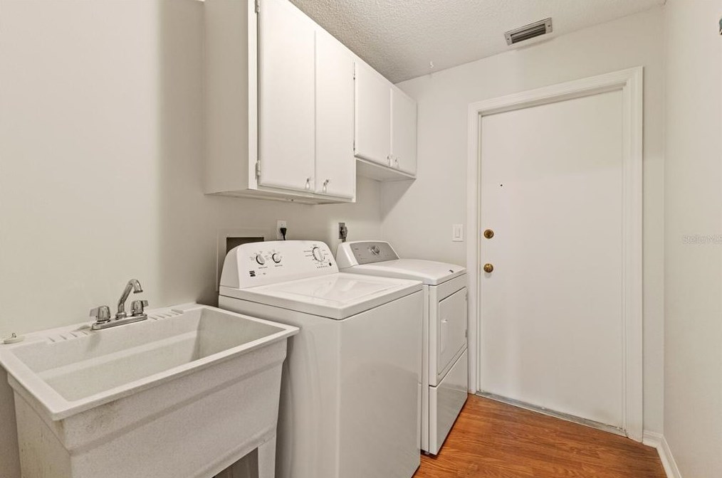 4959 80th Avenue Cir, Sarasota FL  34243-4916 exterior