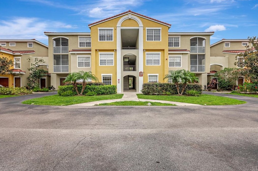 5500 Bentgrass Dr #6-301, Sarasota, FL 34235