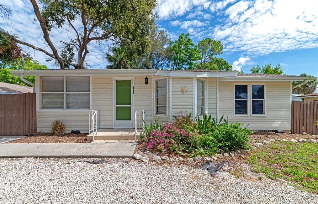 2119 Bougainvillea St, Sarasota, FL 34239-5205