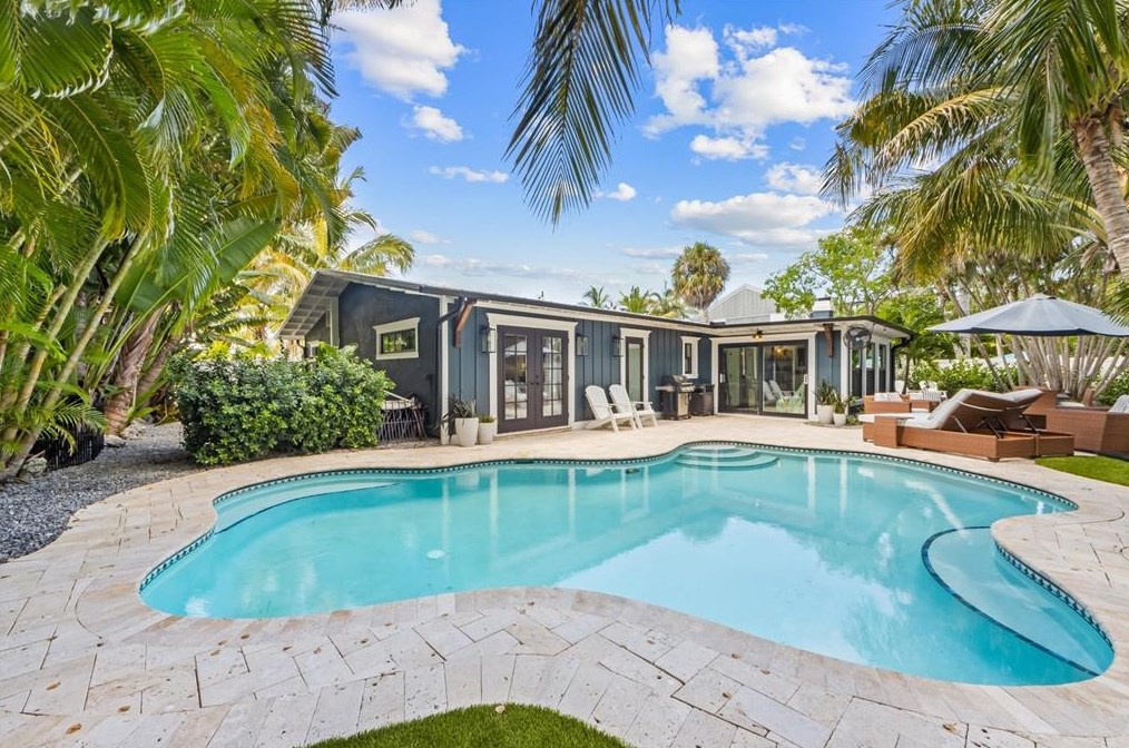408 Clark Dr, Holmes Beach, FL 34217
