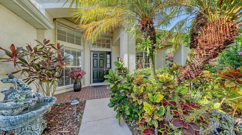 5147 Creekside Trl, Sarasota FL 34243-3879 exterior