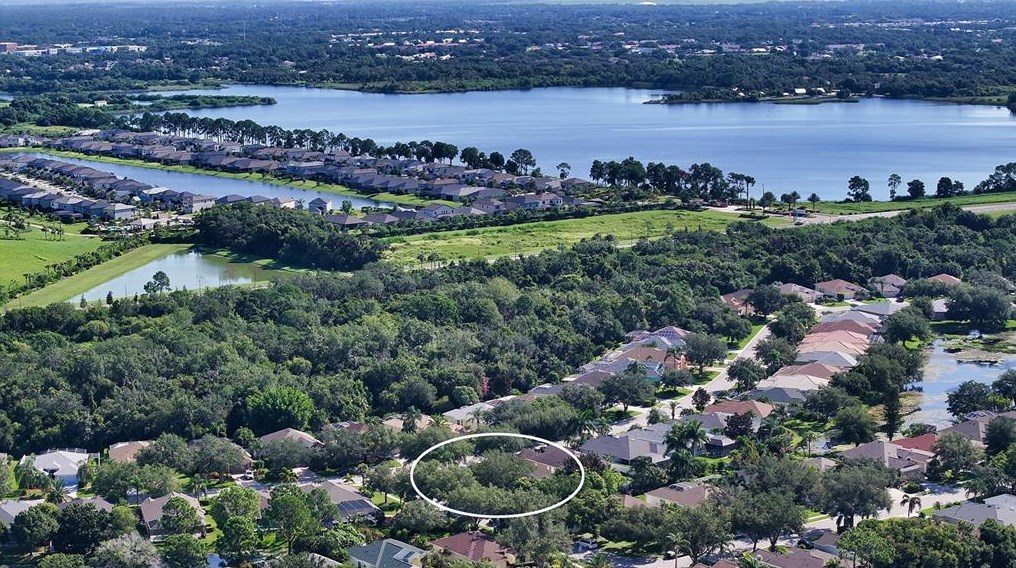 5147 Creekside Trl, Sarasota FL 34243-3879 exterior