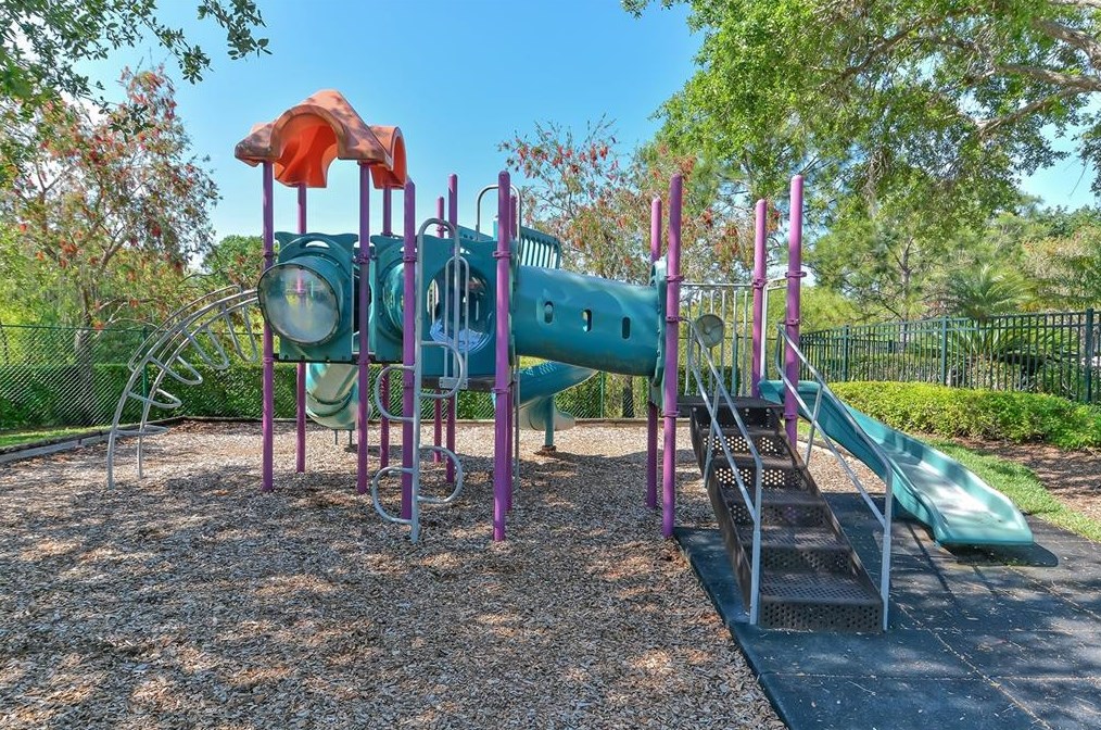 5147 Creekside Trl, Sarasota FL 34243-3879 exterior