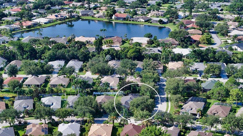 5147 Creekside Trl, Sarasota FL 34243-3879 exterior