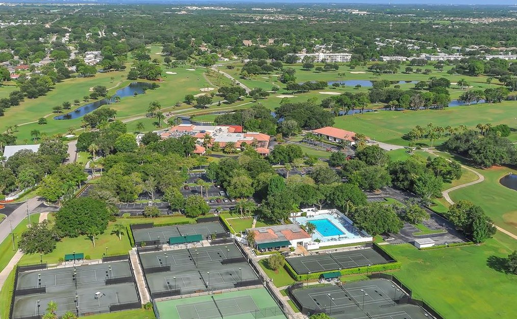 5147 Creekside Trl, Sarasota FL 34243-3879 exterior