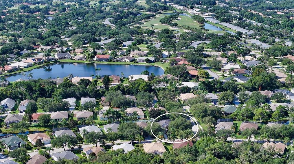 5147 Creekside Trl, Sarasota FL 34243-3879 exterior