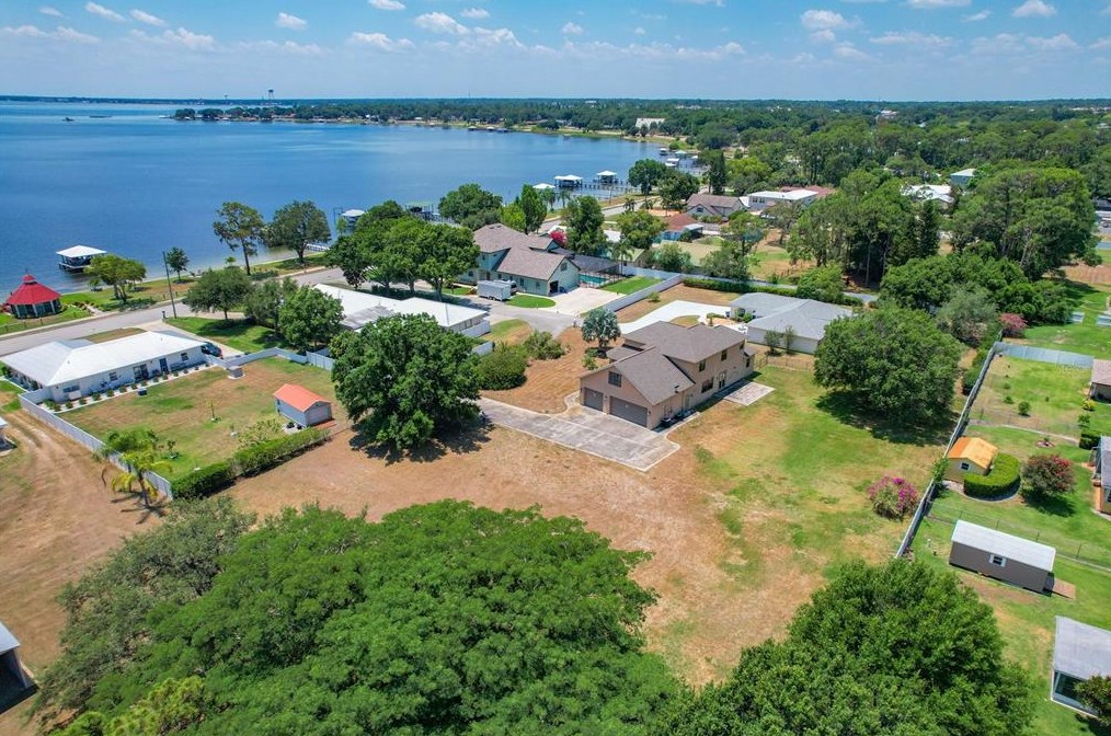 3574 Lakeview Dr, Sebring, FL 33870