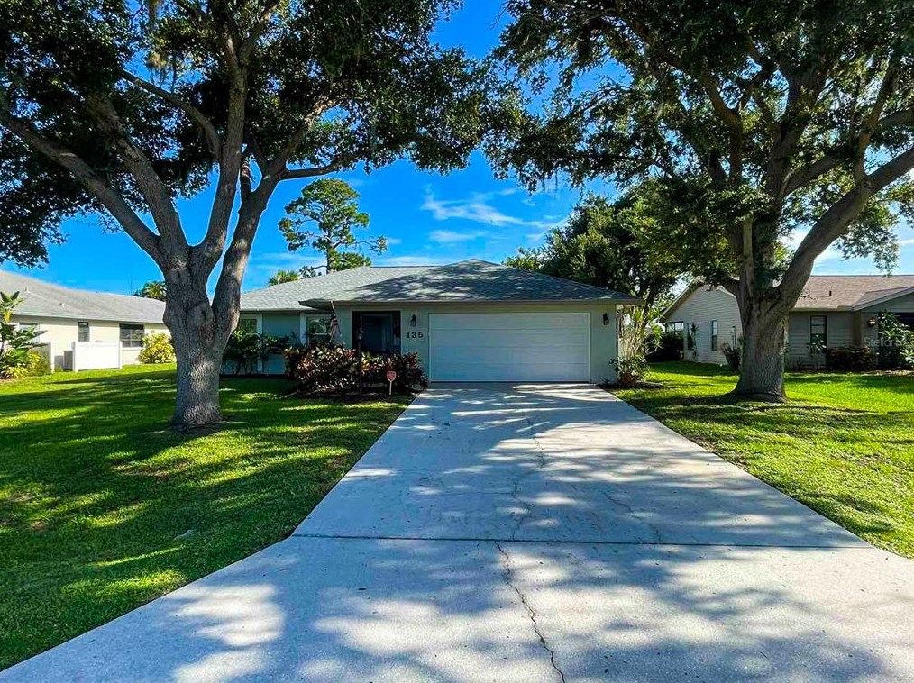 135 Shady Pine Ln, Nokomis, FL 34275