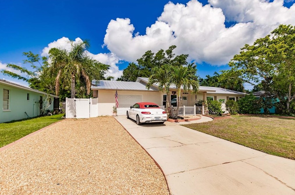 912 69th St, Bradenton, FL 34209-1241