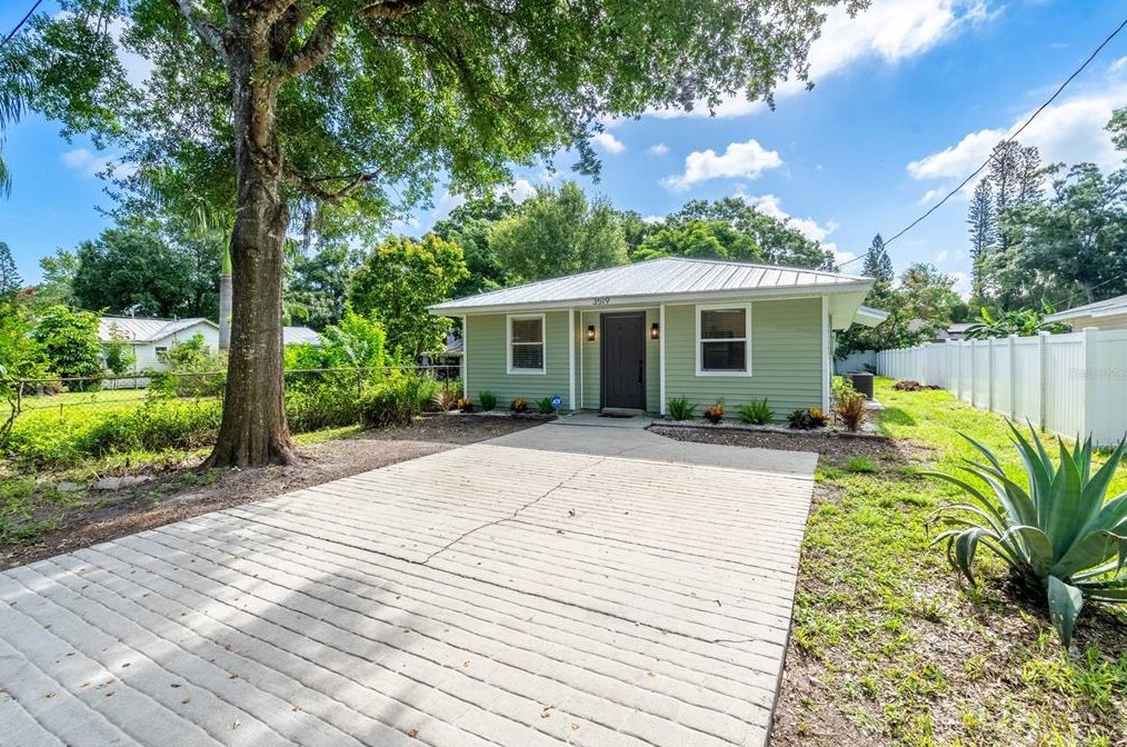 3519 19th St, Bradenton, FL 34208-4727