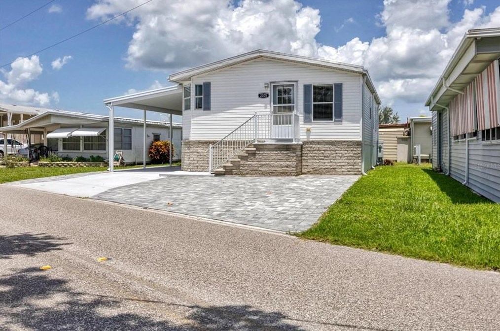 2305 Bay Dr, Bradenton, FL 34207