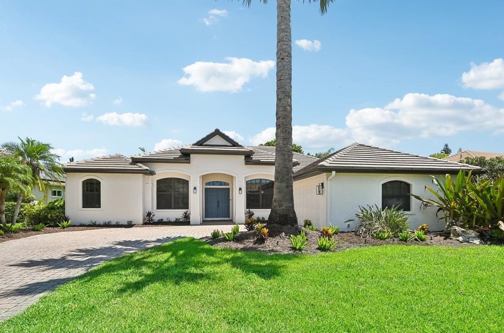 5700 Eastwind Dr, Sarasota, FL 34233
