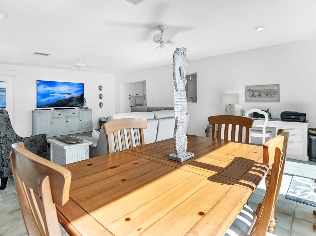 5364 Winewood Dr, Sarasota FL  34232-5625 exterior