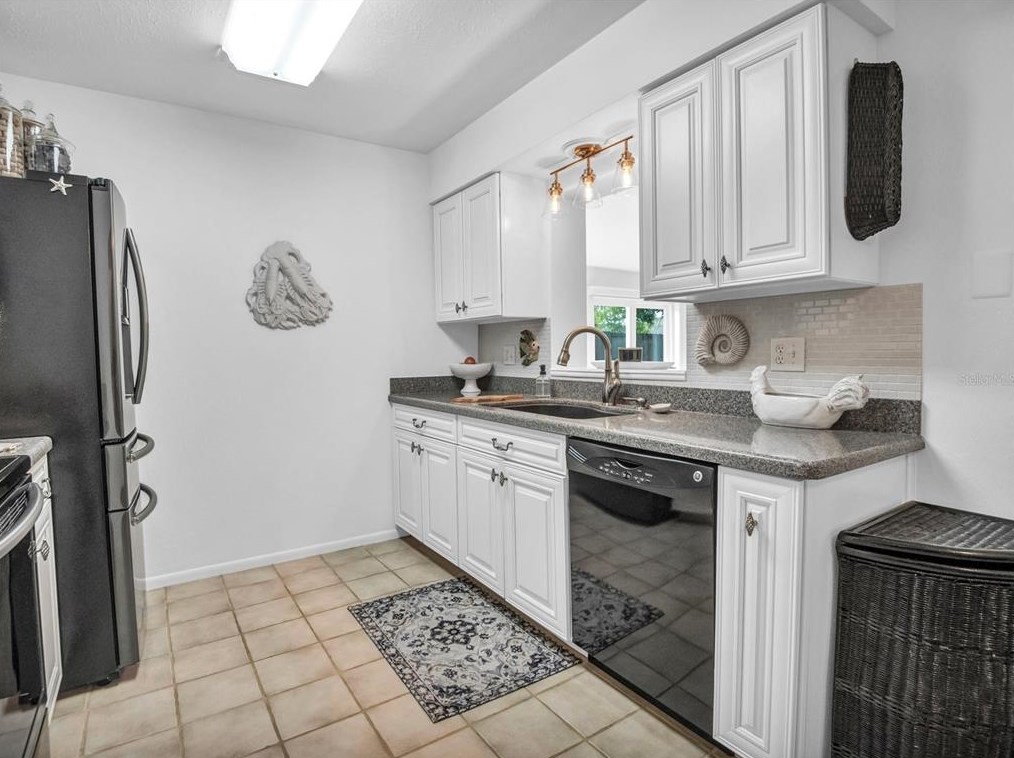 5364 Winewood Dr, Sarasota FL  34232-5625 exterior