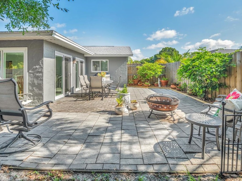 5364 Winewood Dr, Sarasota FL  34232-5625 exterior