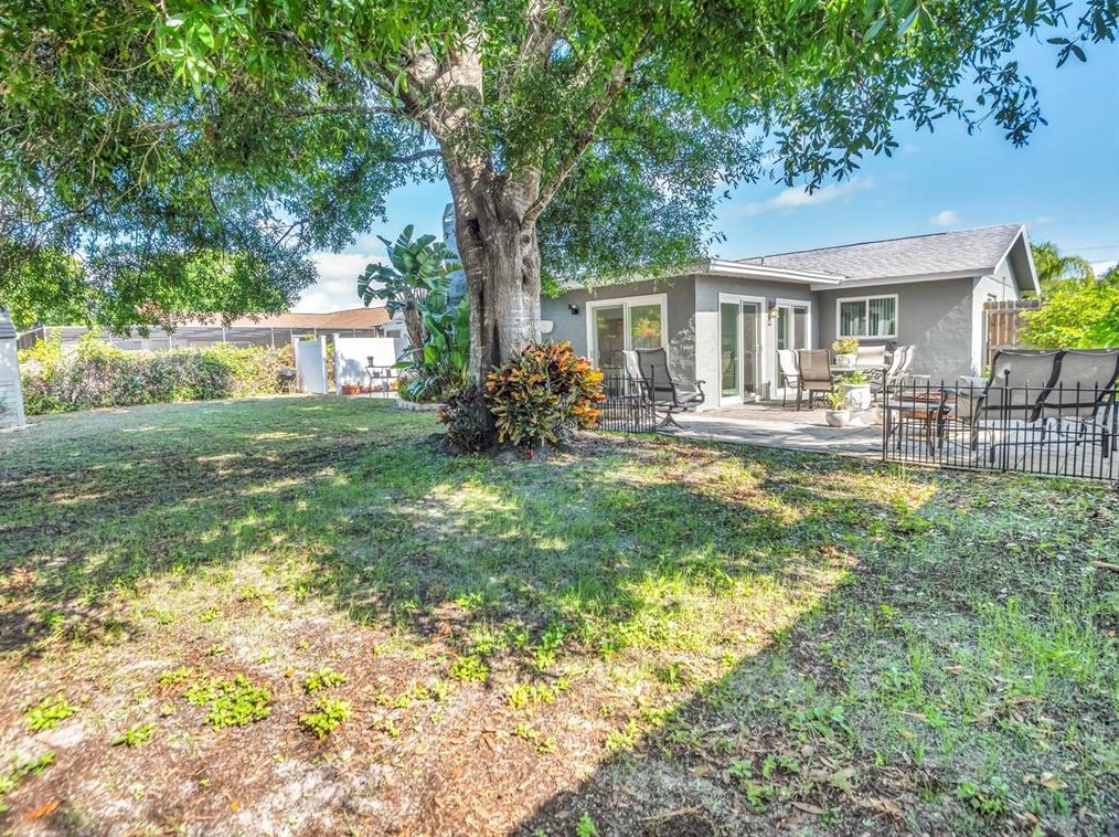 5364 Winewood Dr, Sarasota FL  34232-5625 exterior