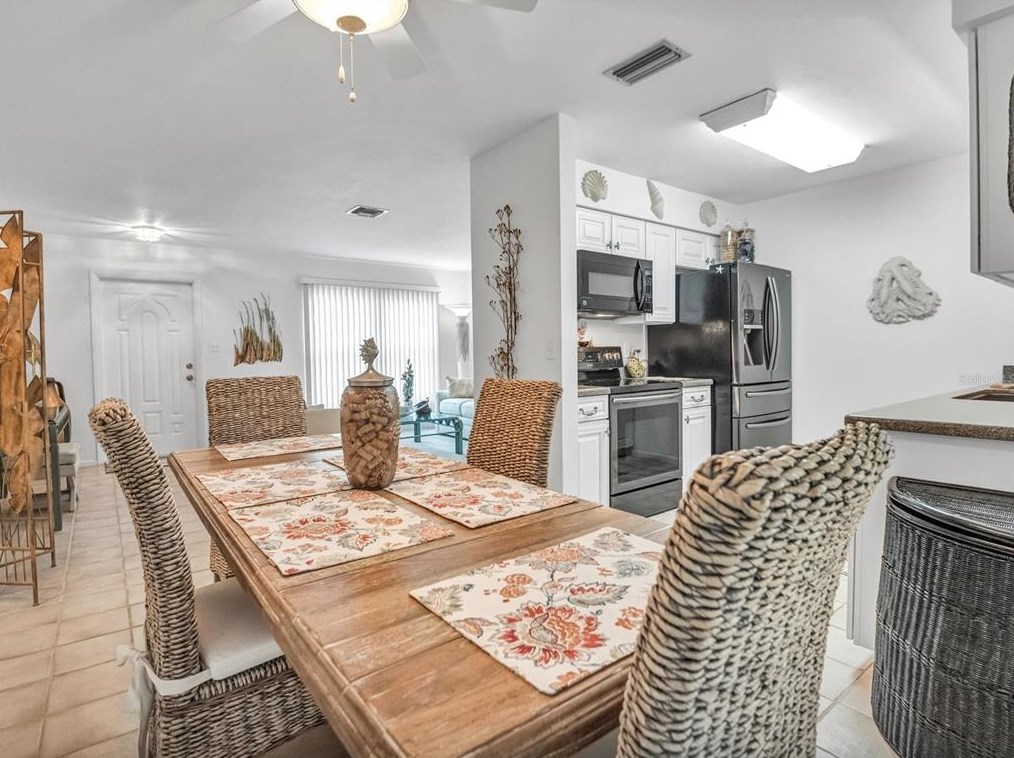 5364 Winewood Dr, Sarasota FL  34232-5625 exterior