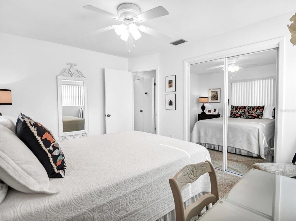 5364 Winewood Dr, Sarasota FL  34232-5625 exterior