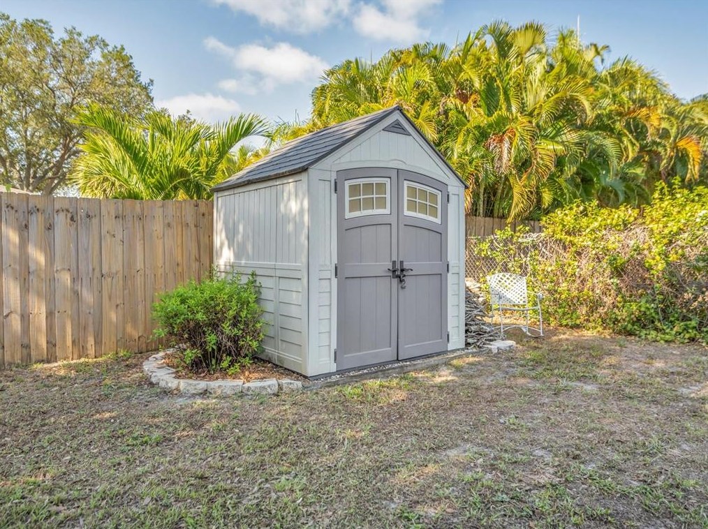 5364 Winewood Dr, Sarasota FL  34232-5625 exterior