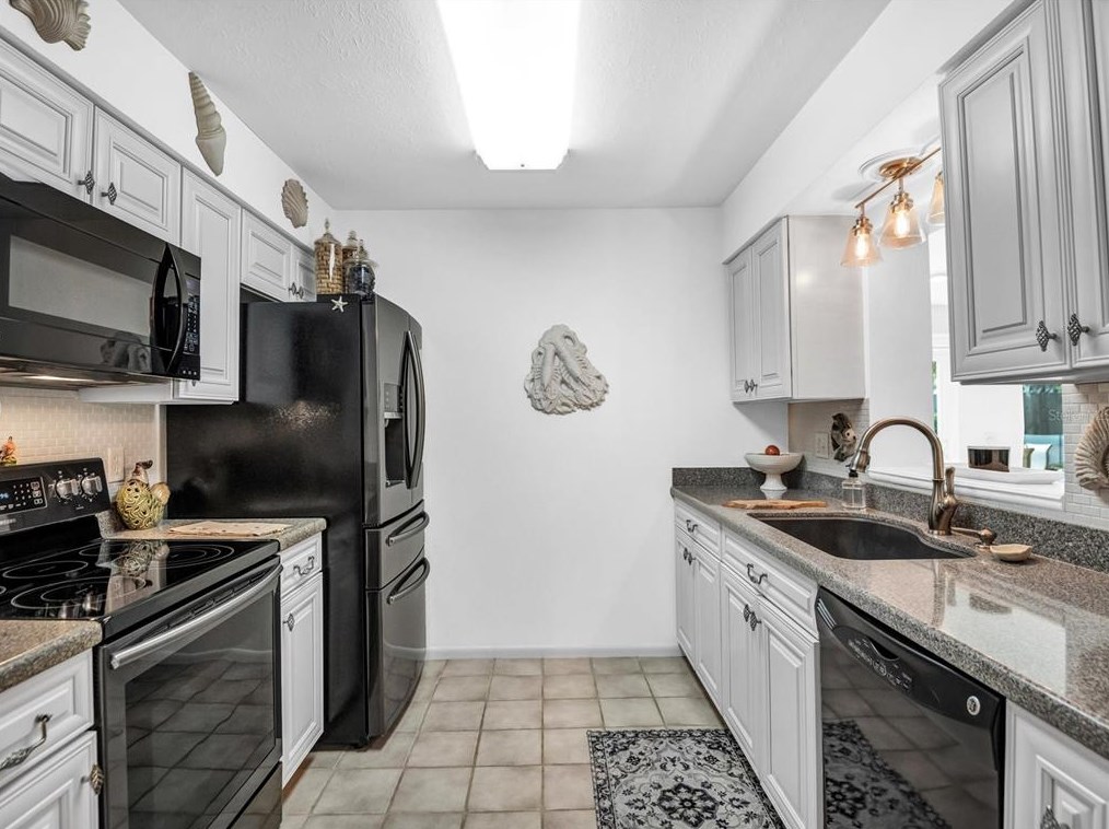 5364 Winewood Dr, Sarasota FL  34232-5625 exterior