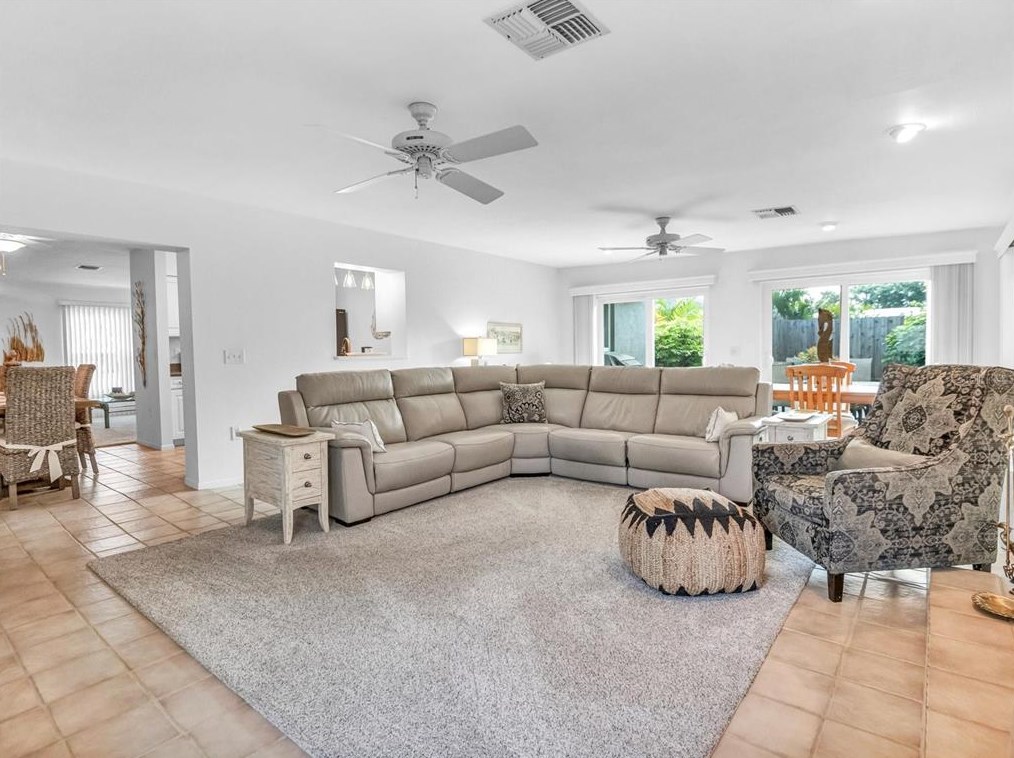 5364 Winewood Dr, Sarasota FL  34232-5625 exterior