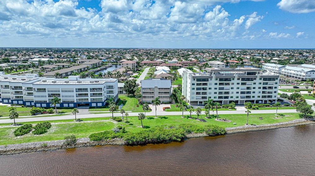 1477 Park Beach Cir, Punta Gorda, FL 33950-5238