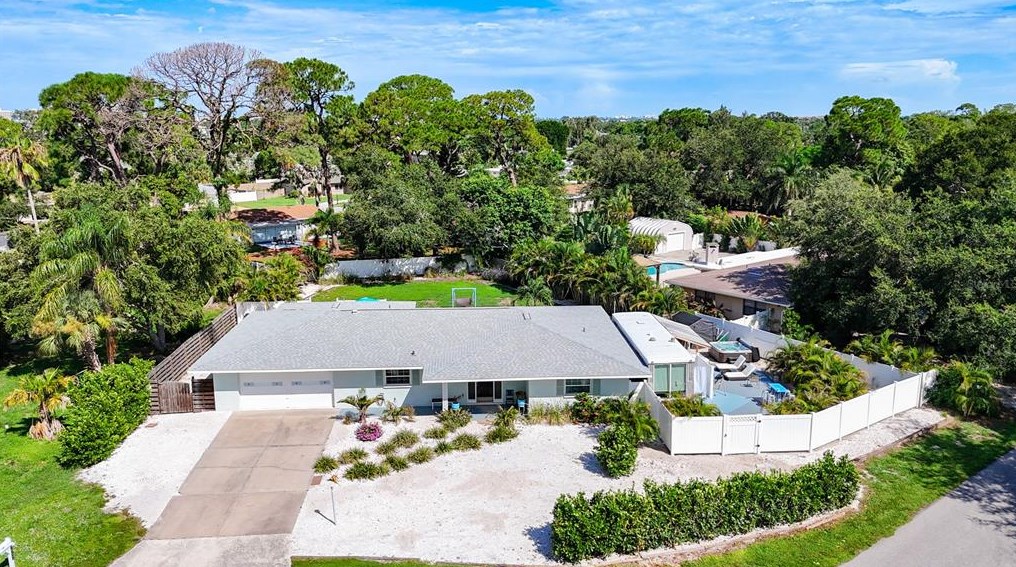 1633 Birchwood St, Sarasota, FL 34231