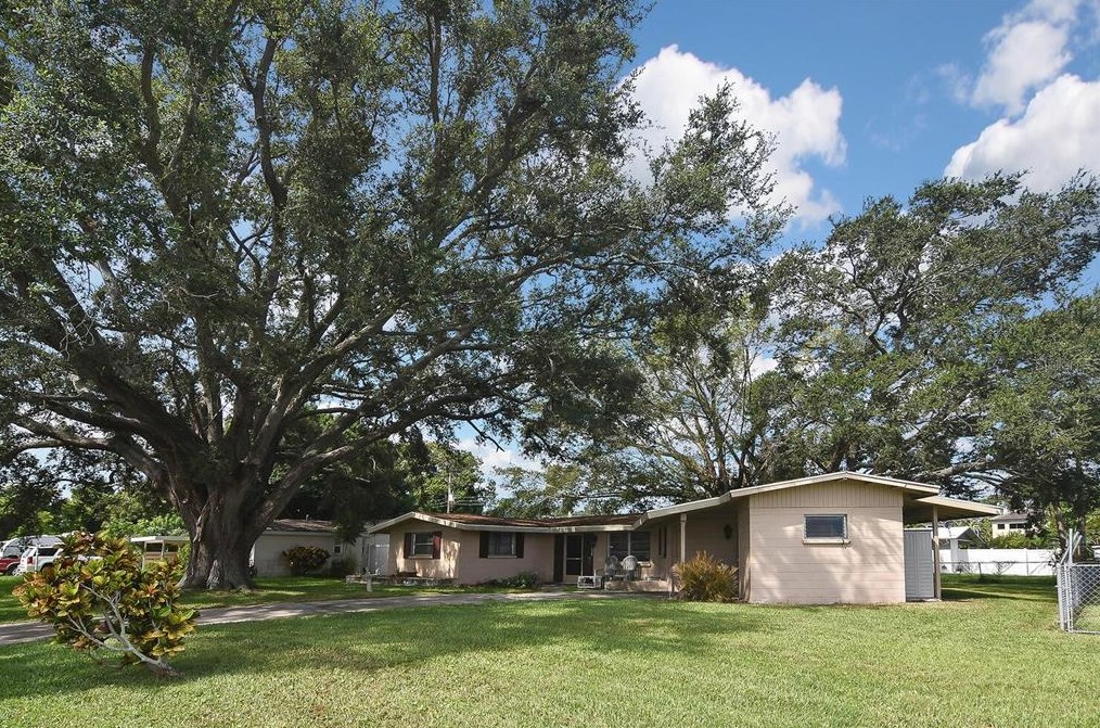 4132 Deerfield Dr, Sarasota, FL 34233